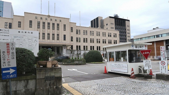 富山県庁の写真