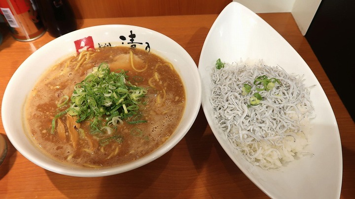 しらす丼と和歌山ﾗｰﾒﾝの写真