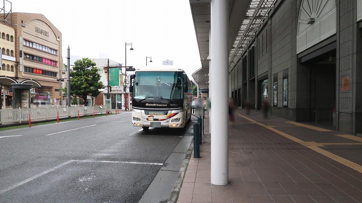 坊ちゃんｴｸｽﾌﾟﾚｽ 松山市駅ﾊﾞｽ停の写真